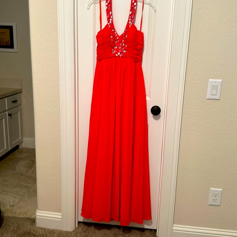 Bee Darlin formal size 6
